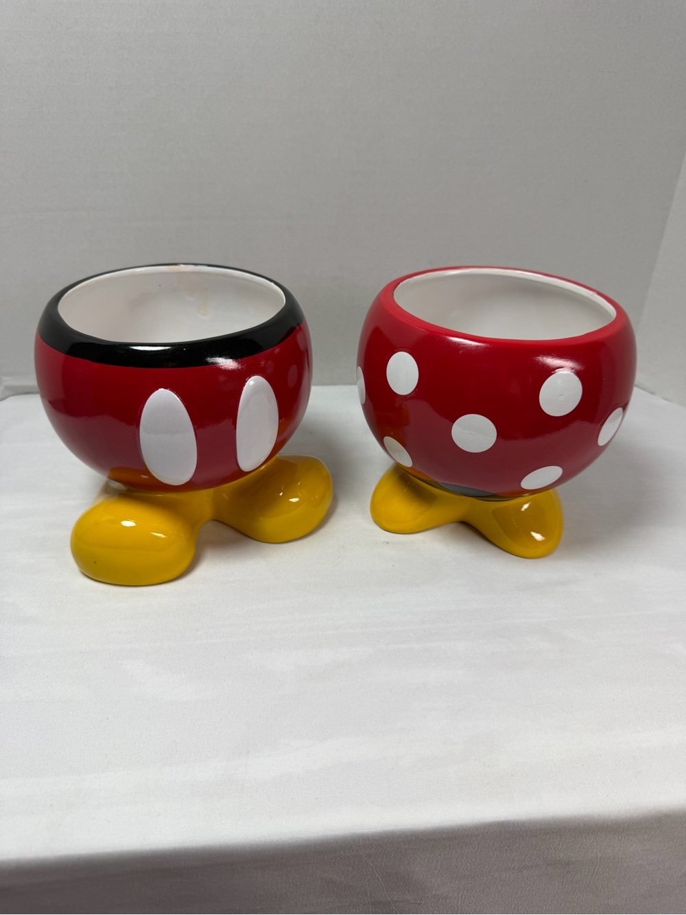 DISNEY MICKEY MOUSE AND MINNIE MOUSE PLANTERS FLOWER POT SET CERAMIC  SET OF 2